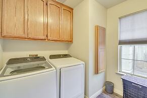 1 Mi to Applegate Park Zoo: Pet-friendly Home