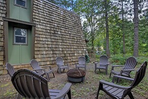 Rhododendron Family Cabin: Hot Tub & Deck!