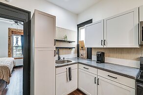 Apartment w/ Deck in Albany, Walk to Downtown!