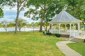 Walkable Barberton Apartment: 9 Mi to Akron!