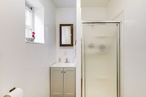 Walkable Barberton Apartment: 9 Mi to Akron!