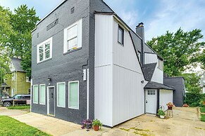 Walkable Barberton Apartment: 9 Mi to Akron!