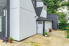 Walkable Barberton Apartment: 9 Mi to Akron!