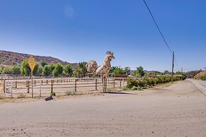 Cozy Santa Clarita Cottage Near Parks & Trails!