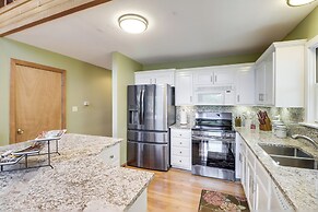 Peaceful Greers Ferry Cabin w/ Deck & Lake View!