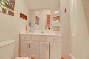 Peaceful Greers Ferry Cabin w/ Deck & Lake View!