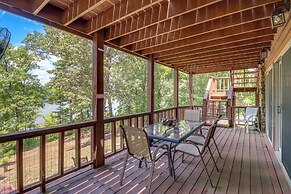Peaceful Greers Ferry Cabin w/ Deck & Lake View!