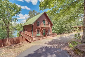 Peaceful Greers Ferry Cabin w/ Deck & Lake View!