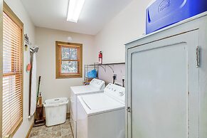 Peaceful Greers Ferry Cabin w/ Deck & Lake View!