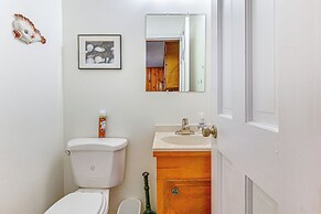 Murrells Inlet Home w/ Deck ~ 4 Mi to Marsh Walk!