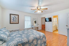 Murrells Inlet Home w/ Deck ~ 4 Mi to Marsh Walk!