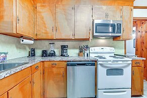 Murrells Inlet Home w/ Deck ~ 4 Mi to Marsh Walk!