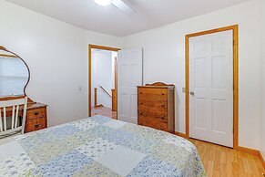 Murrells Inlet Home w/ Deck ~ 4 Mi to Marsh Walk!