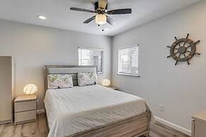 Walk to Sand: Surfside Beach Getaway w/ Deck