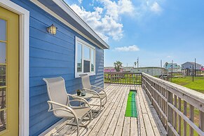 Walk to Sand: Surfside Beach Getaway w/ Deck