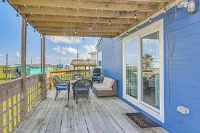 Walk to Sand: Surfside Beach Getaway w/ Deck
