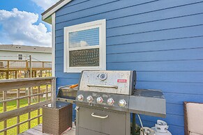 Walk to Sand: Surfside Beach Getaway w/ Deck