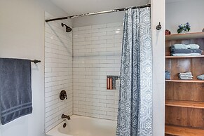 Walk to Sand: Surfside Beach Getaway w/ Deck