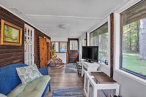 Rustic Willow Retreat - Outdoor Adventures 2 Bedroom Cabin by RedAwnin