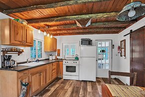 Rustic Willow Retreat - Outdoor Adventures 2 Bedroom Cabin by RedAwnin