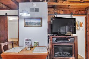 Rustic Willow Retreat - Outdoor Adventures 2 Bedroom Cabin by RedAwnin