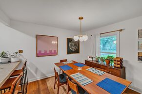 Charming Mid-century Modern Home In Shannon Park 3 Bedroom Home