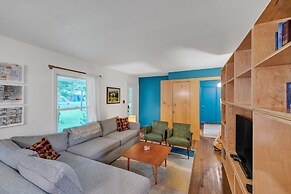 Charming Mid-century Modern Home In Shannon Park 3 Bedroom Home by Red