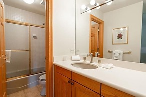 Strawberry Park #603 4 Bedroom Condo by RedAwning