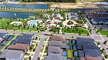 Incredible Resort 4 Bed Pool/spa Home 4 Bedroom Villa by RedAwning