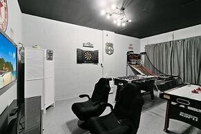 Incredible Resort 4 Bed Pool/spa Home 4 Bedroom Villa by RedAwning