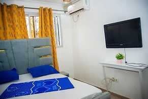 2 Bed Apt Sleeps 5 - Wifi, Parking, Balcony