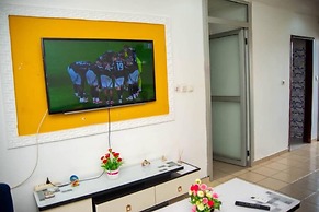 2 Bed Apt Sleeps 5 - Wifi, Parking, Balcony