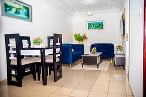 2 Bed Apt Sleeps 5 - Wifi, Parking, Balcony