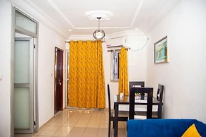 2 Bed Apt Sleeps 5 - Wifi, Parking, Balcony