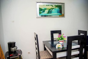 2 Bed Apt Sleeps 5 - Wifi, Parking, Balcony