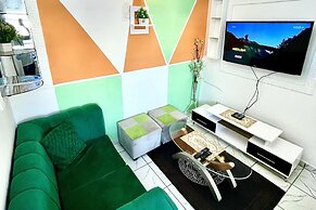 1 Bed Studio Sleeps 2 - Canal View, Wifi, Parking