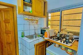 1 Bed Studio Sleeps 2 - Canal View, Wifi, Parking