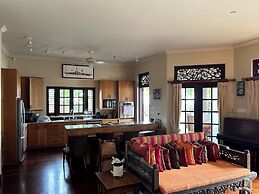 Breezin Villa in Deans