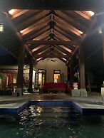 Breezin Villa in Deans