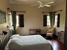 Breezin Villa in Deans