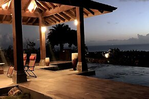 Breezin Villa in Deans