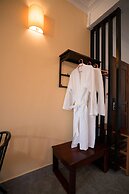 Daun Penh Palace Boutique