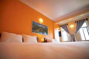 Daun Penh Palace Boutique