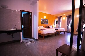 Daun Penh Palace Boutique