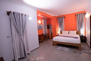 Daun Penh Palace Boutique