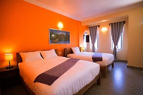 Daun Penh Palace Boutique