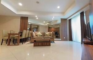 Comfy 2Br At The Mansion Kemayoran Apartment