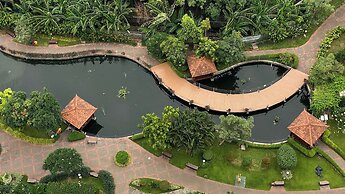 Pleasurable And Tidy 2Br Green Pramuka City Apartment