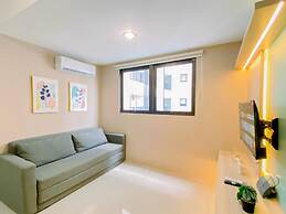 Modern Look 2Br Apartment At Anwa Residence