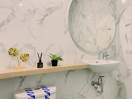 Modern Look 2Br Apartment At Anwa Residence